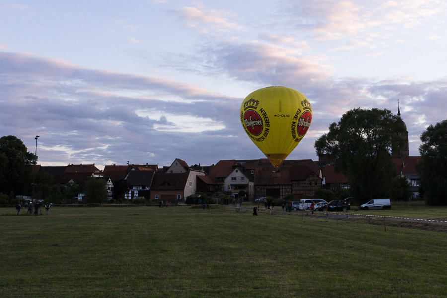 Eintreffen der Ballone  - (c)2014 Georg Kiesewetter